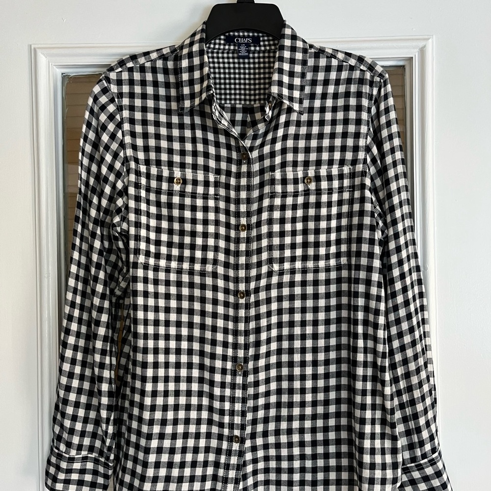 Women’s Chaps Button Down Shirt. (Large)